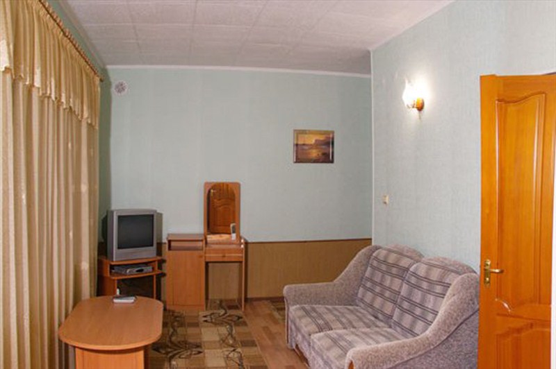 3-комнатный номер в коттедже с отдельным входом, 1 этаж 